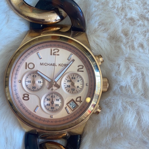 Michael Kors Women’s Quartz Watch - Picture 3 of 7